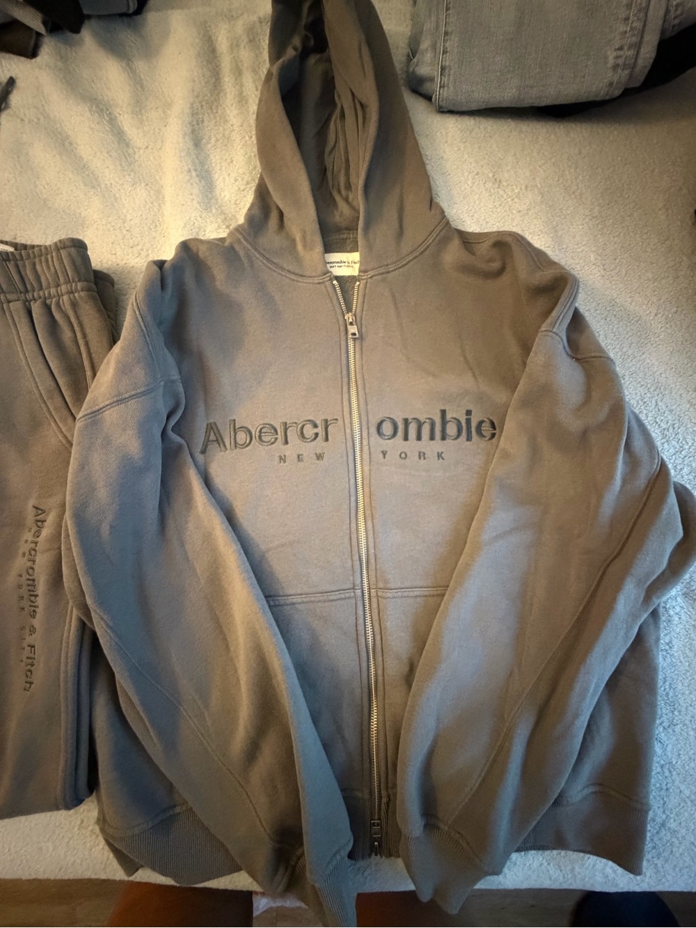 Abercrombie & Fitch Men’s Zip-Up Hoodie Sweatshirt in Taupe pants XL hoodie M